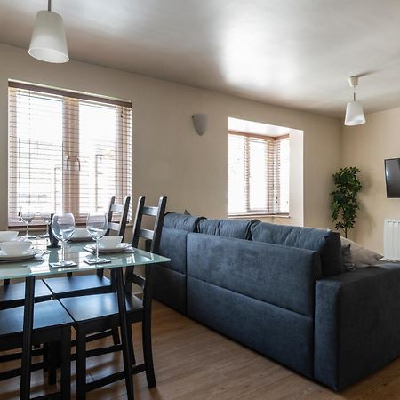 Spacious 2Br Flat - 2 Free Parking Spaces - Near Lgw Airport Crawley  Exterior photo